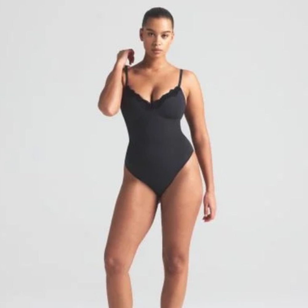 SKIMS Fits Everybody Lace Push Up Thong Bodysuit S Small NWT